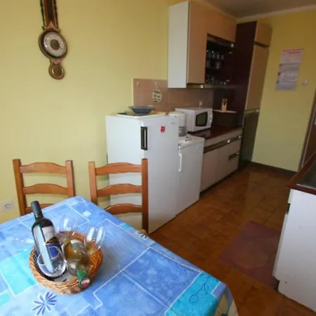 Apartment Irena 1 *